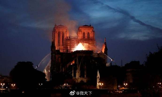 巴黎圣母院大火，珍贵文物抢救出来了！