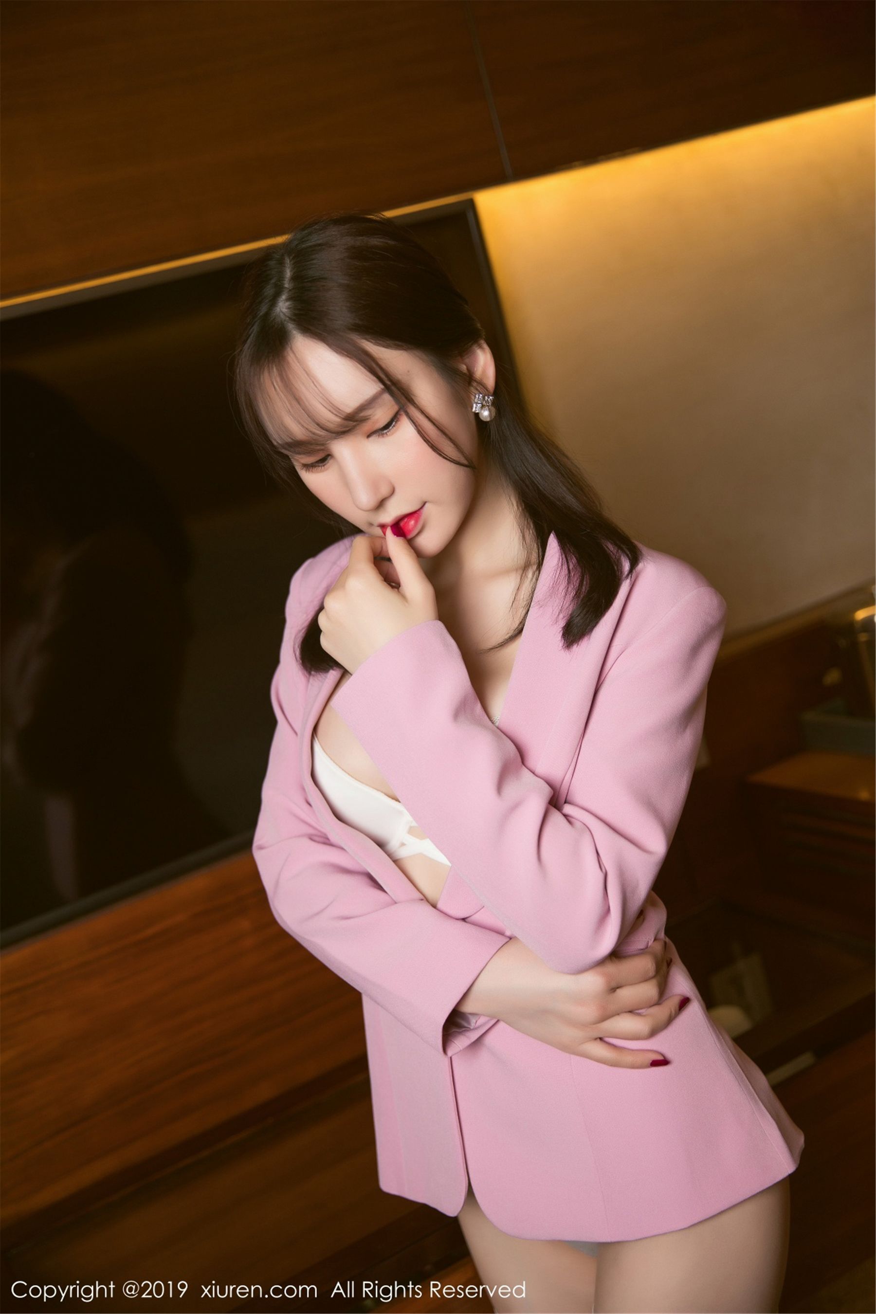 福利美图 周于希Sandy性感粉色OL装扮+白色丝袜,第12张 福利美图 周于希Sandy性感粉色OL装扮+白色丝袜,201906061632425304.jpg,第12张