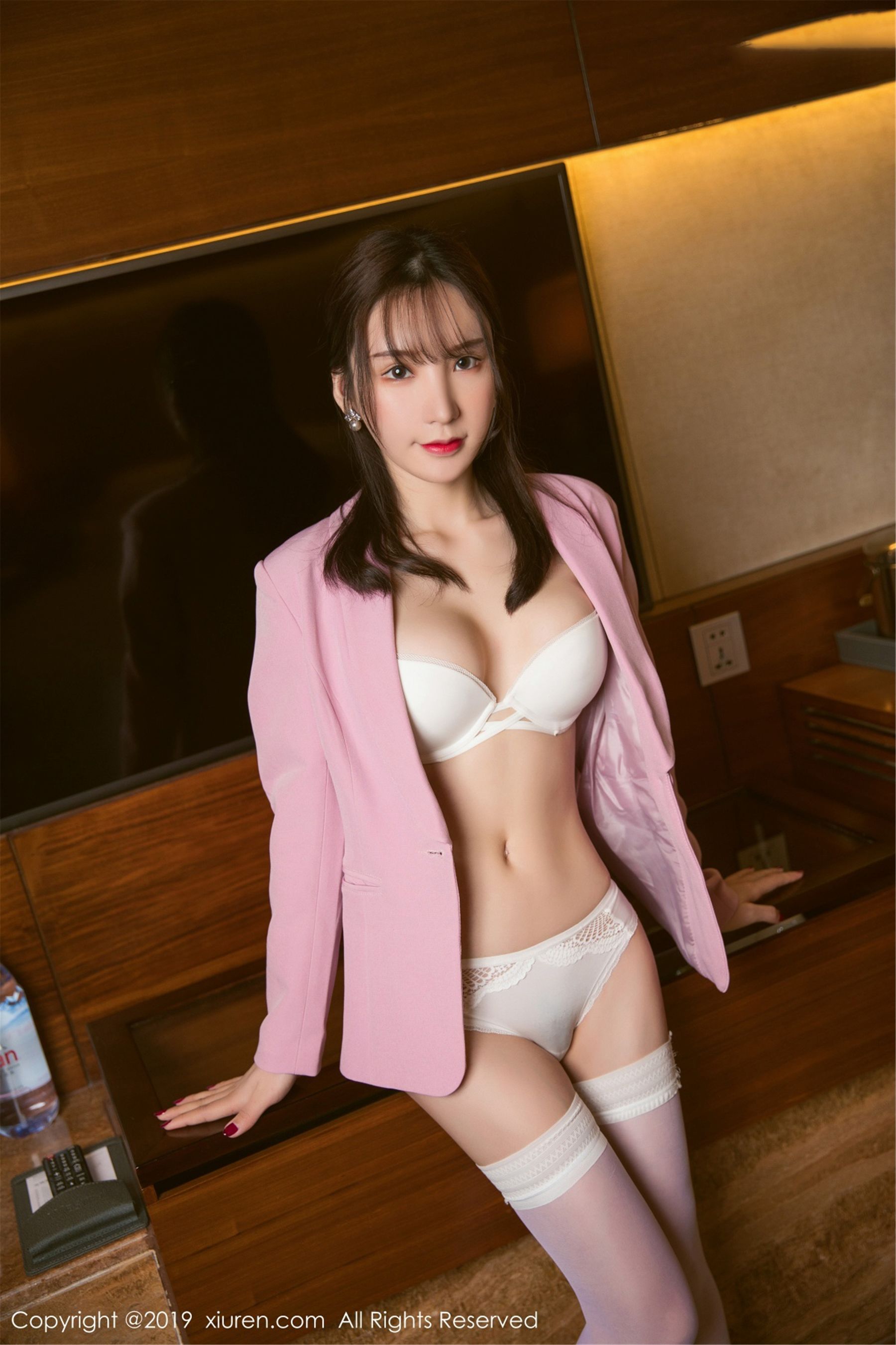 福利美图 周于希Sandy性感粉色OL装扮+白色丝袜,第17张 福利美图 周于希Sandy性感粉色OL装扮+白色丝袜,201906061633259556.jpg,第17张