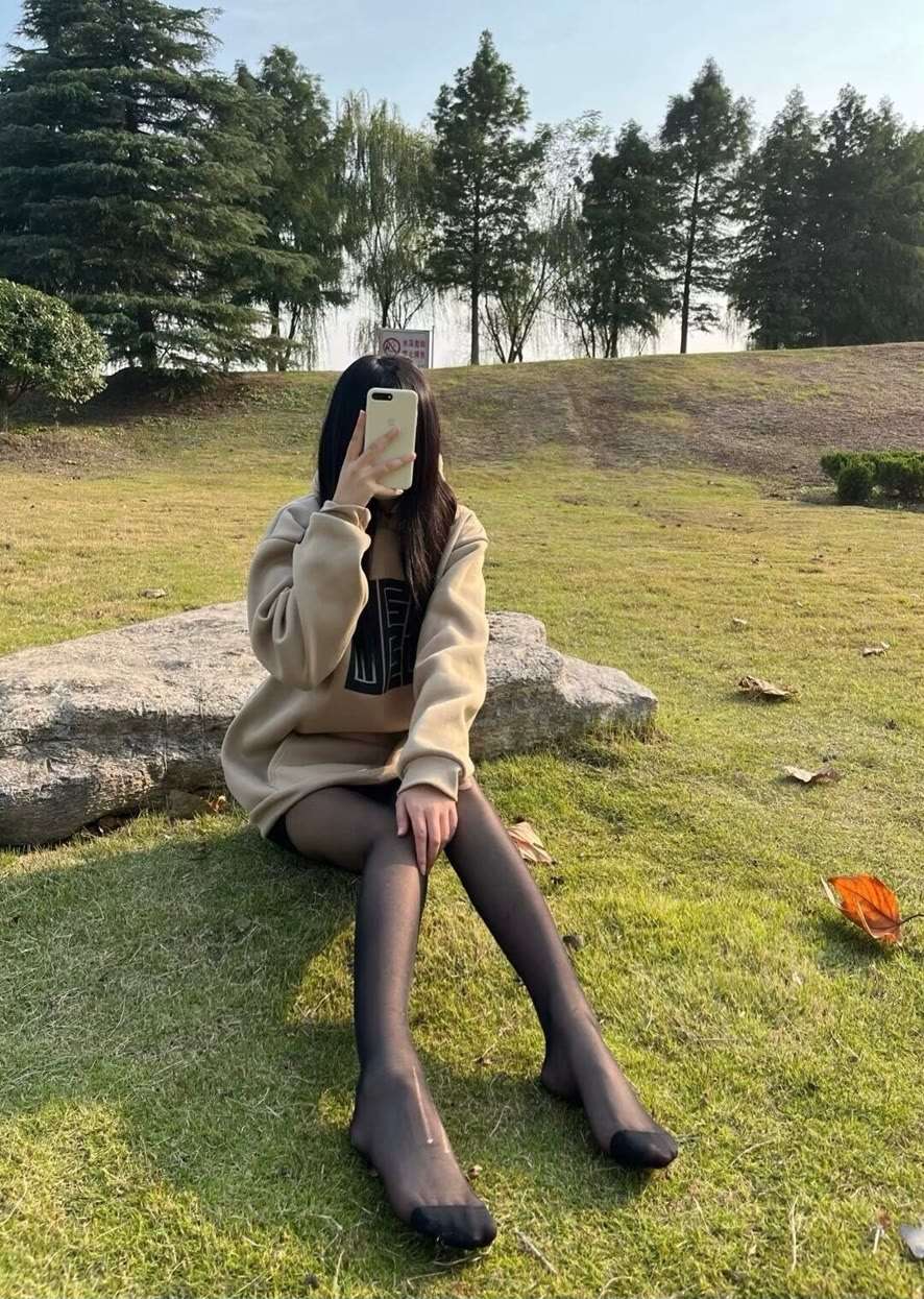 公园里的拉丝黑丝卫衣裸脚小姐姐喜欢吗,公园里的拉丝黑丝卫衣裸脚小姐姐喜欢吗,喜欢,小姐,公园,里的,姐姐,第5张