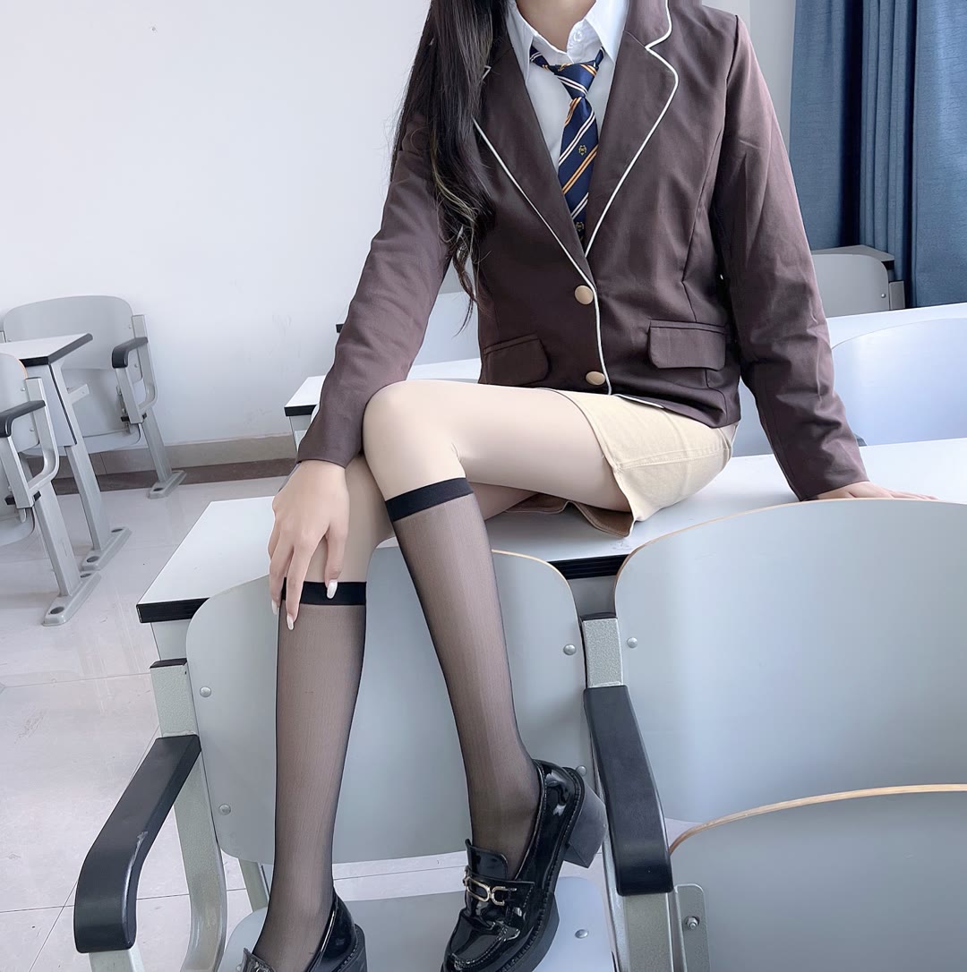 会议室里的蜜桃臀包臂裙黑丝御姐,会议室里的蜜桃臀包臂裙黑丝御姐,会议,里的,蜜桃,御姐,会议室,第6张