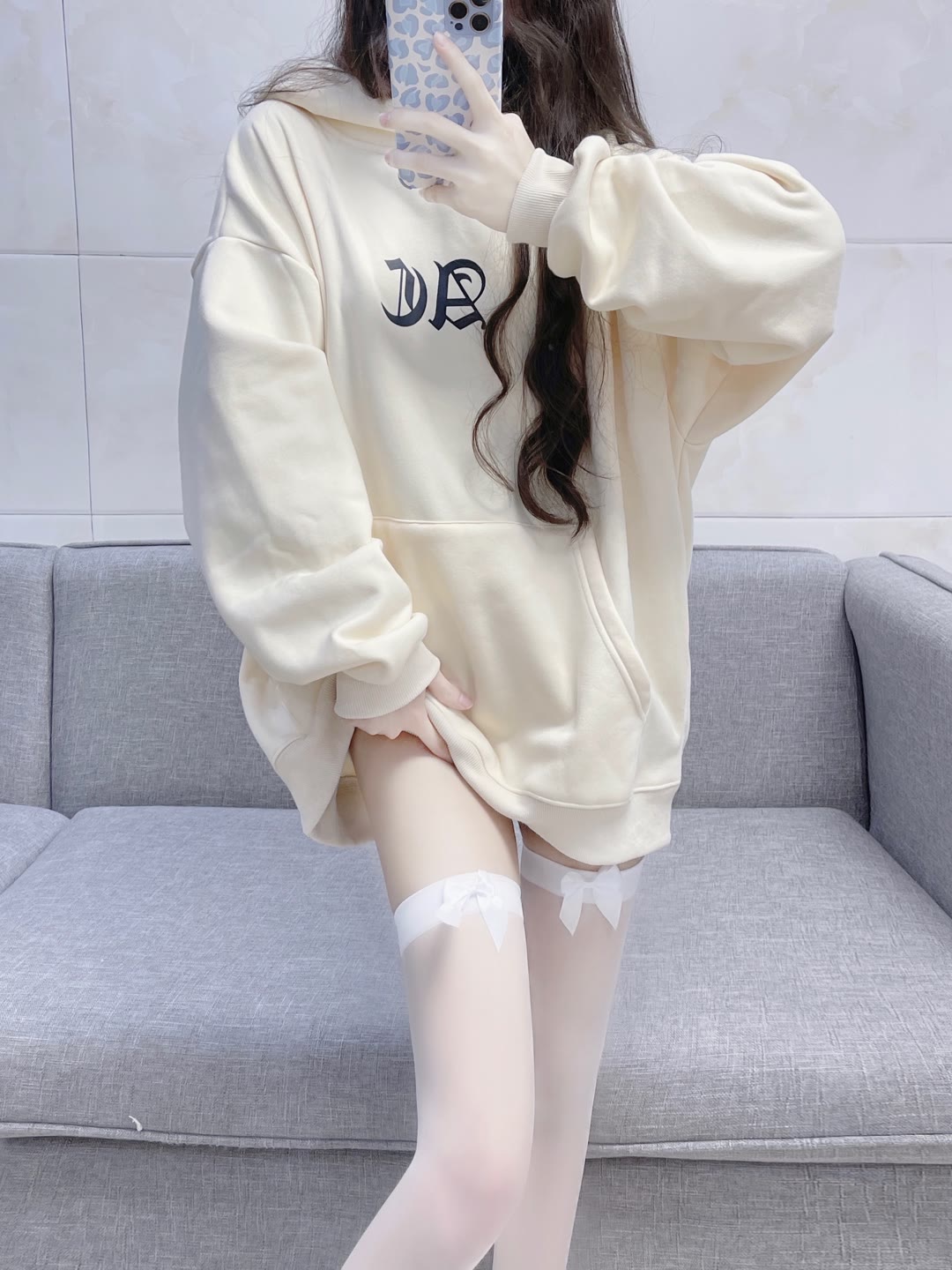 家里的过膝白丝卫衣体操裤小姐姐,家里的过膝白丝卫衣体操裤小姐姐,小姐,家里,里的,姐姐,体操,第1张