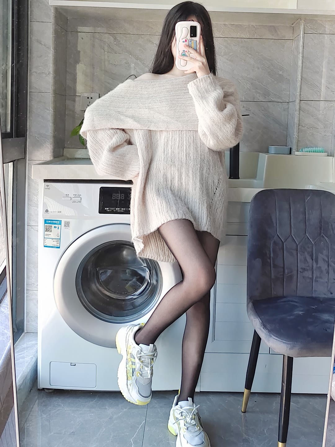 洗衣机前的露肩毛衣配黑丝大长腿御姐,洗衣机前的露肩毛衣配黑丝大长腿御姐,露肩毛衣,黑丝,大长腿,御姐,第1张