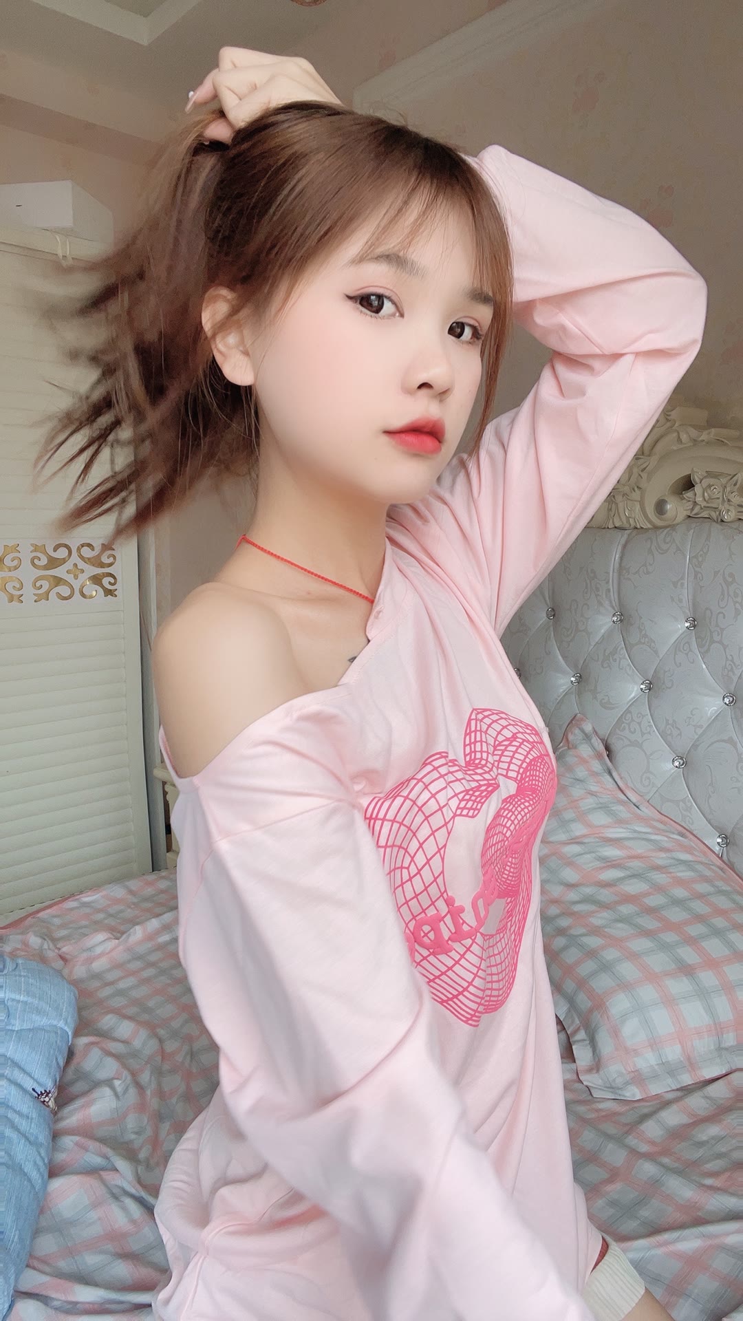 喜欢露肩的白嫩超短裙小姐姐,喜欢露肩的白嫩超短裙小姐姐,露肩,白嫩,超短裙,小姐姐,第5张