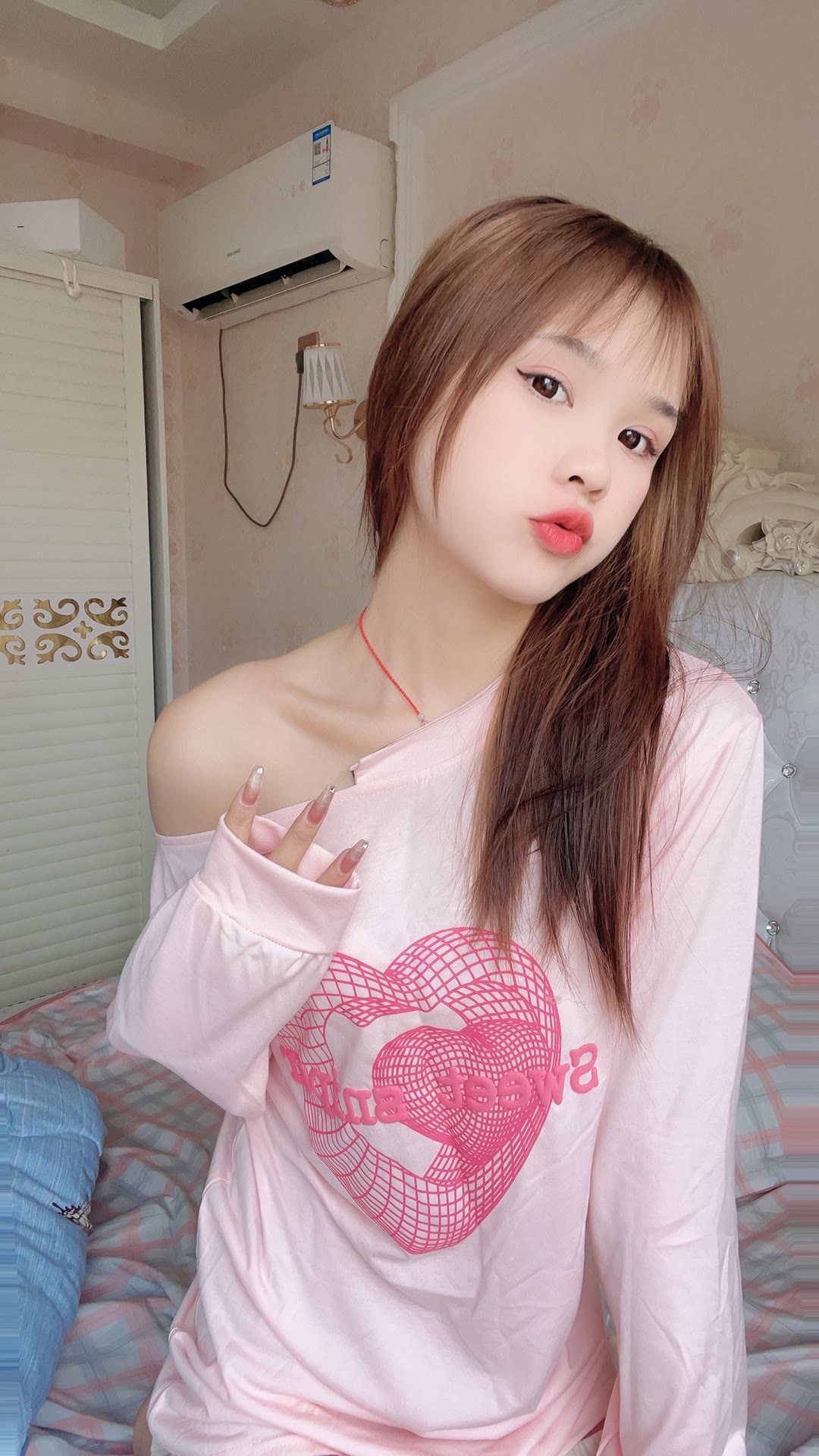 喜欢露肩的白嫩超短裙小姐姐,喜欢露肩的白嫩超短裙小姐姐,露肩,白嫩,超短裙,小姐姐,第4张
