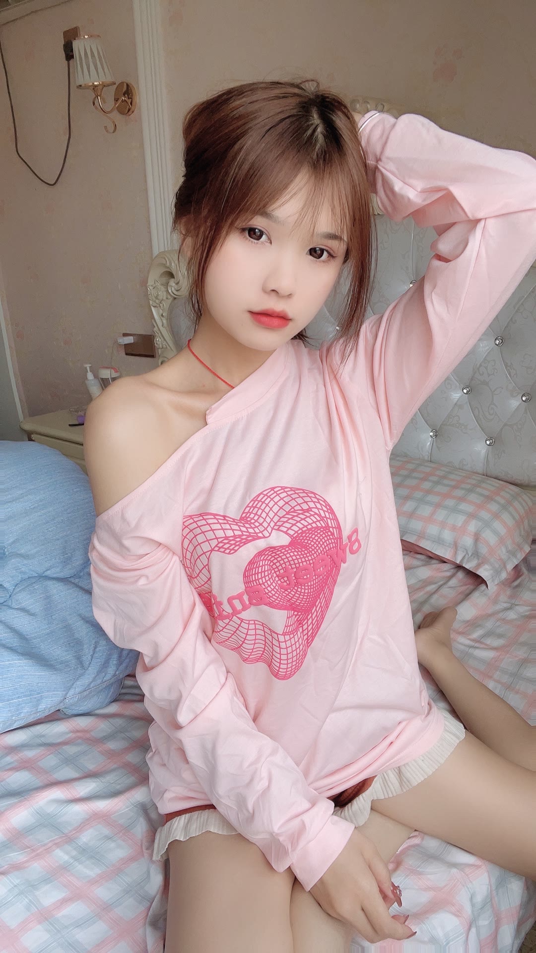 喜欢露肩的白嫩超短裙小姐姐,喜欢露肩的白嫩超短裙小姐姐,露肩,白嫩,超短裙,小姐姐,第2张