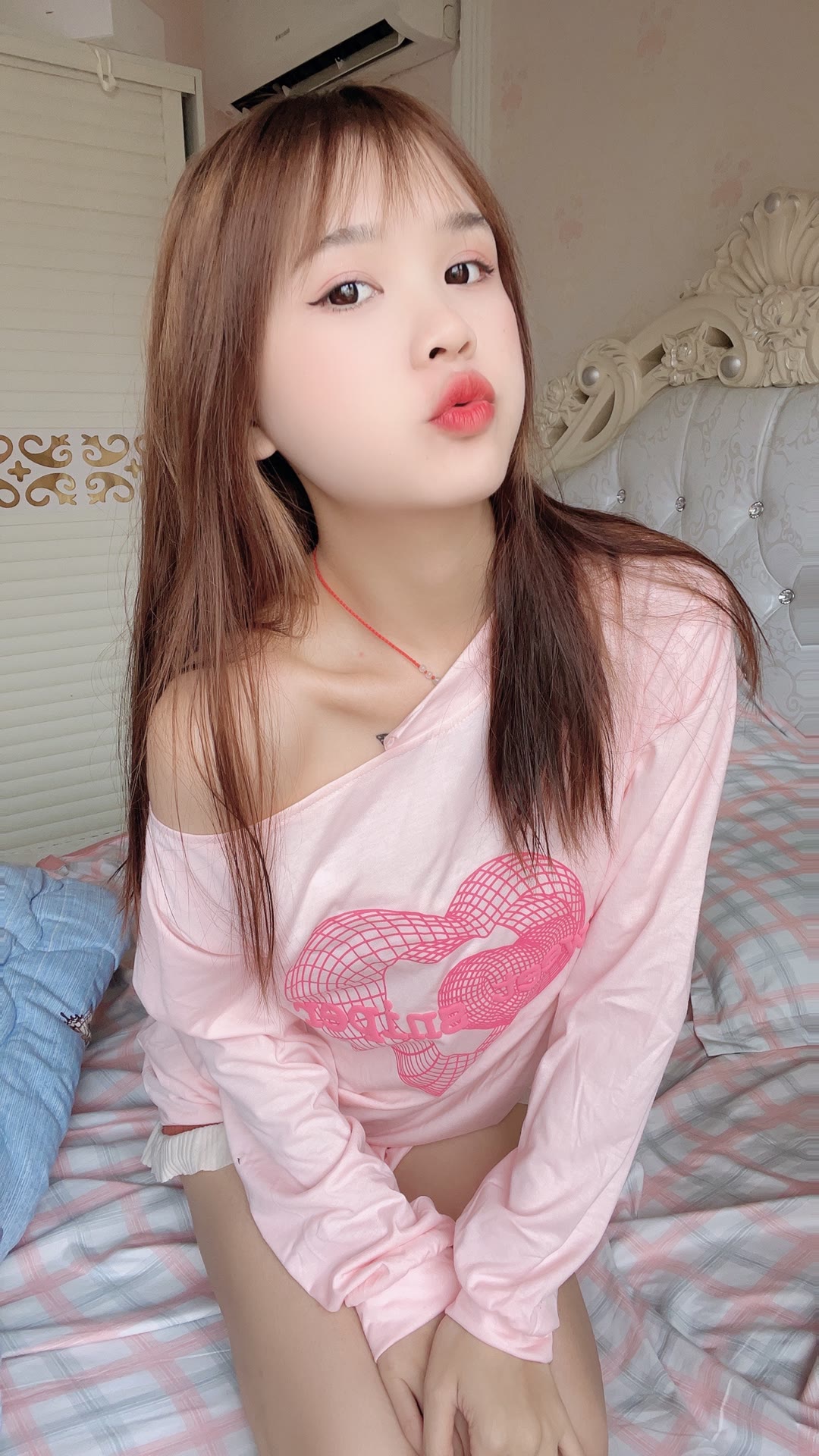喜欢露肩的白嫩超短裙小姐姐,喜欢露肩的白嫩超短裙小姐姐,露肩,白嫩,超短裙,小姐姐,第7张