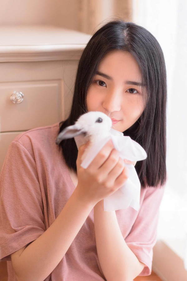 少女与兔子