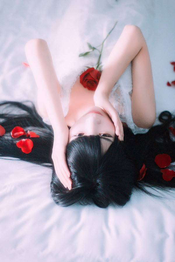 红玫瑰-唯美女生