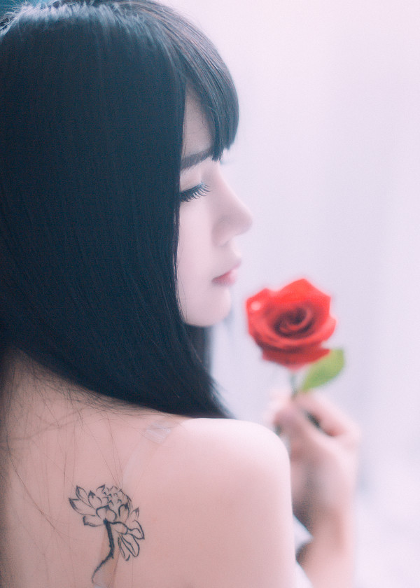 红玫瑰-唯美女生